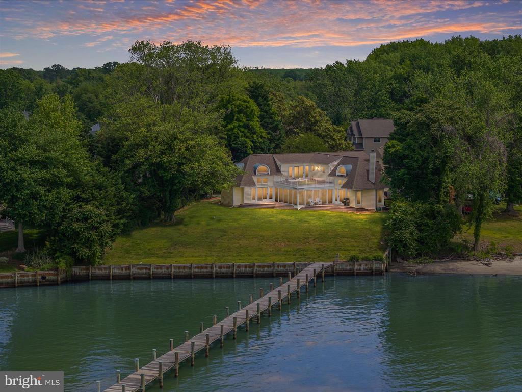 1601 CLIFF DRIVE
