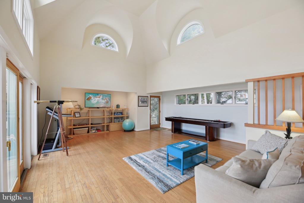 1601 CLIFF DRIVE