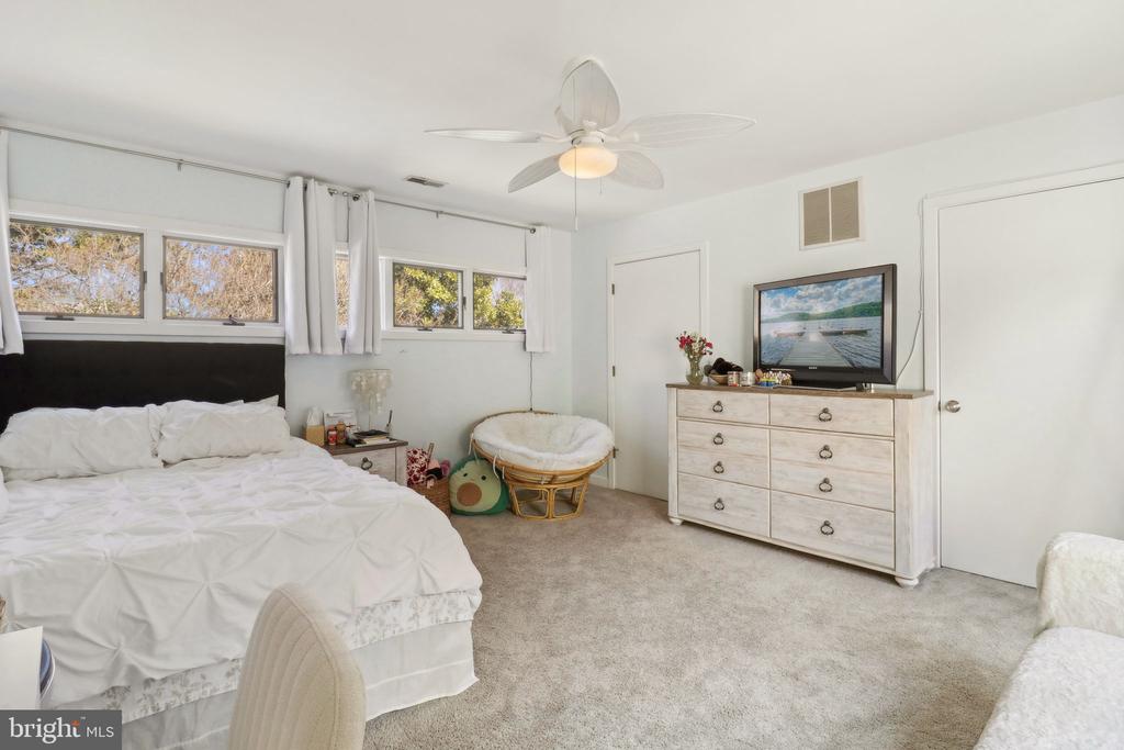 1601 CLIFF DRIVE