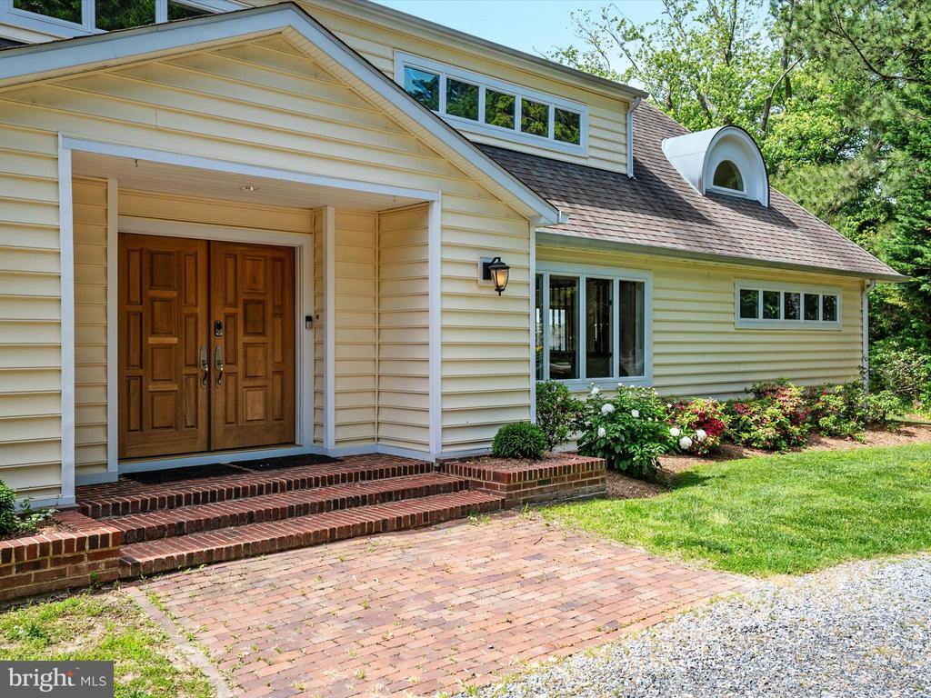 1601 CLIFF DRIVE