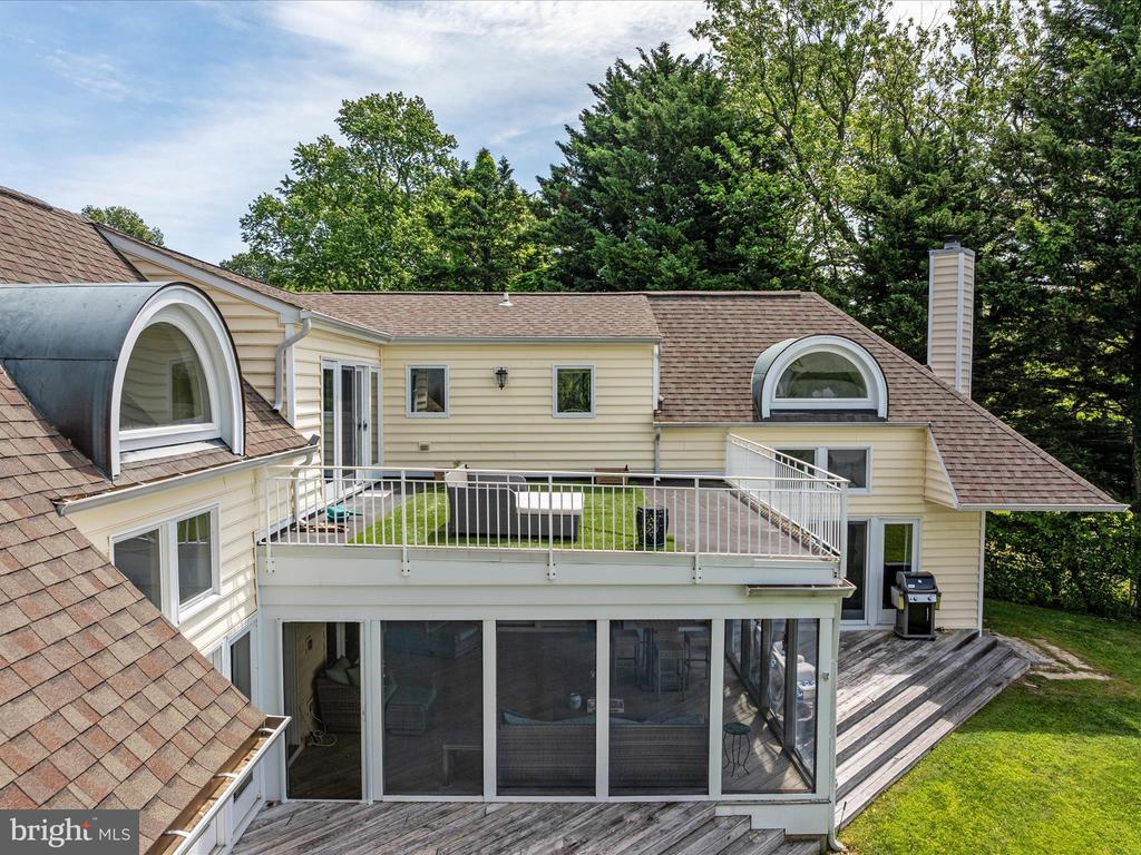 1601 CLIFF DRIVE