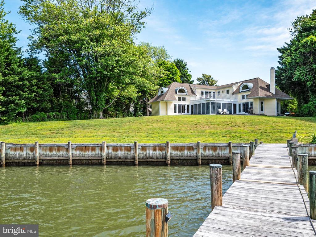 1601 CLIFF DRIVE