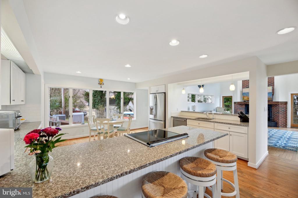 1601 CLIFF DRIVE