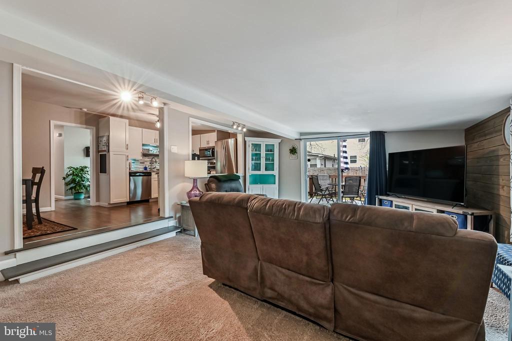 1609 ROCKHOLD ROAD