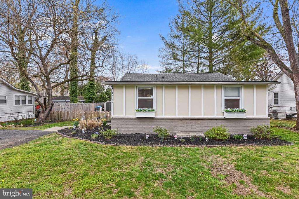 1609 ROCKHOLD ROAD