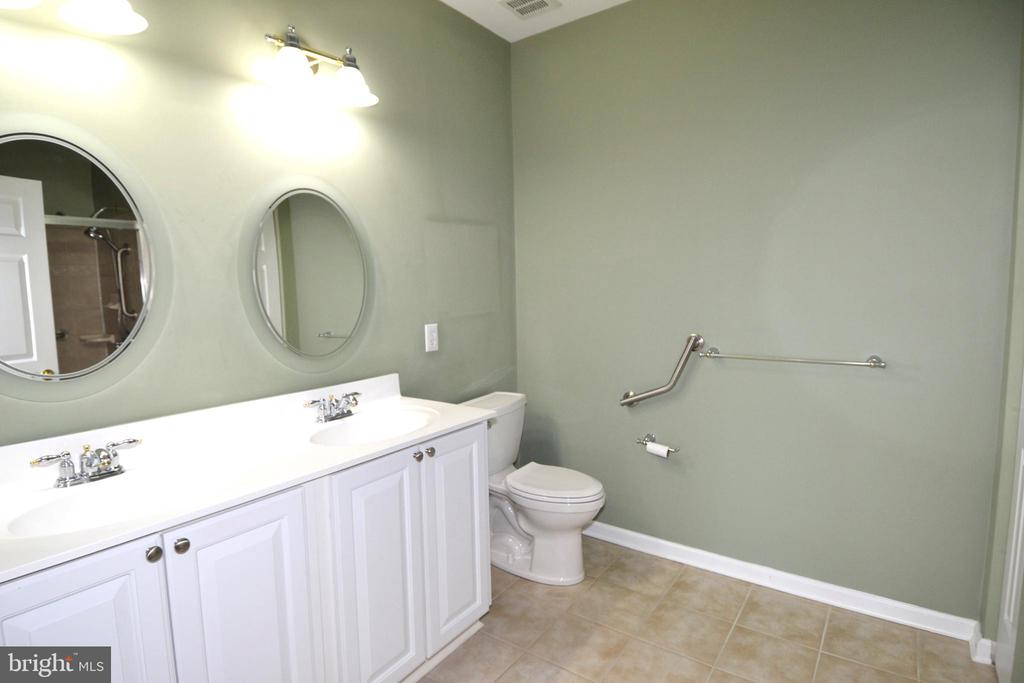 1005 SAMANTHA LANE Unit: 404