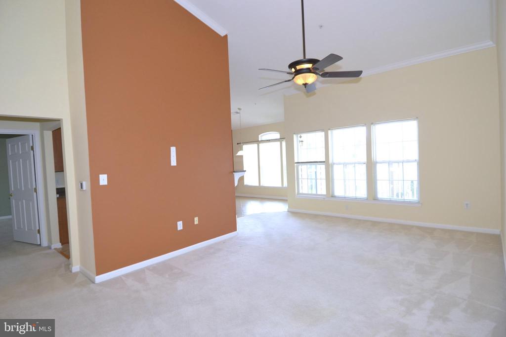 1005 SAMANTHA LANE Unit: 404