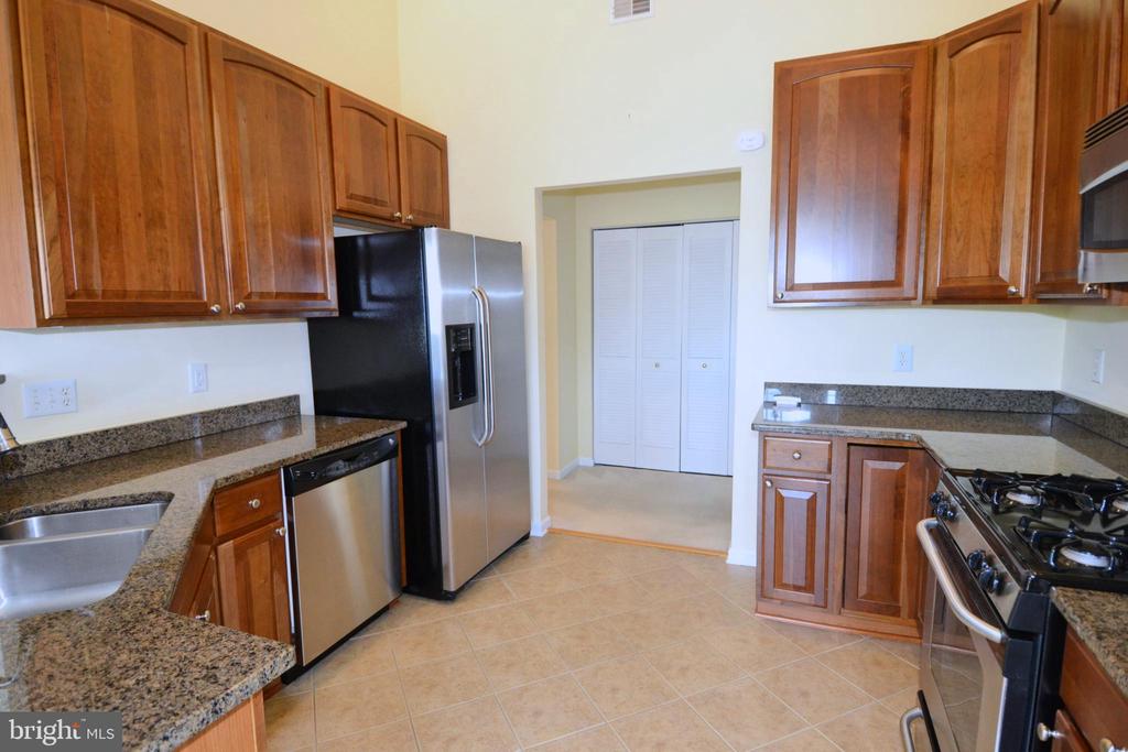 1005 SAMANTHA LANE Unit: 404
