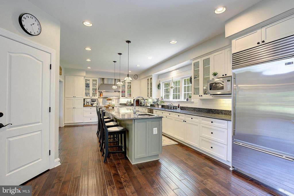 3707 EAGLES NEST COURT