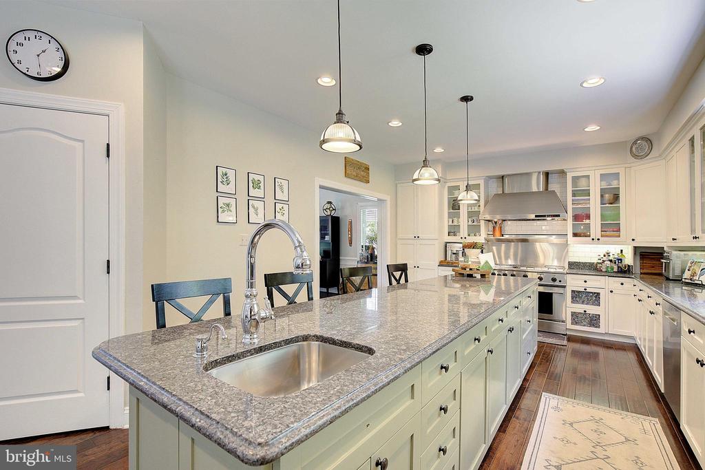 3707 EAGLES NEST COURT
