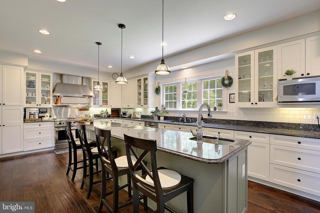 3707 EAGLES NEST COURT