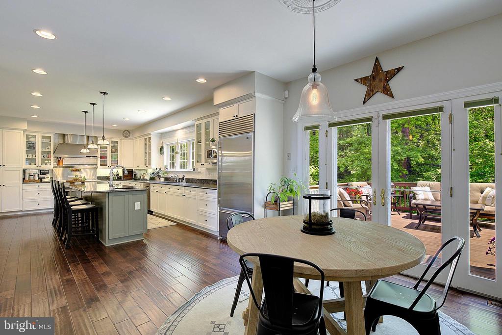 3707 EAGLES NEST COURT