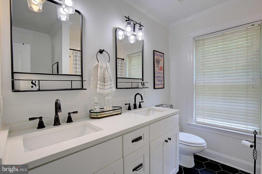 3707 EAGLES NEST COURT