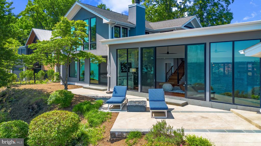 2514 LYON DRIVE