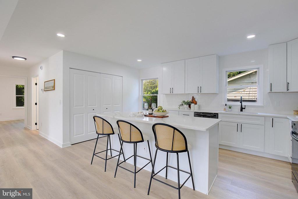 468 RIVERVIEW DRIVE