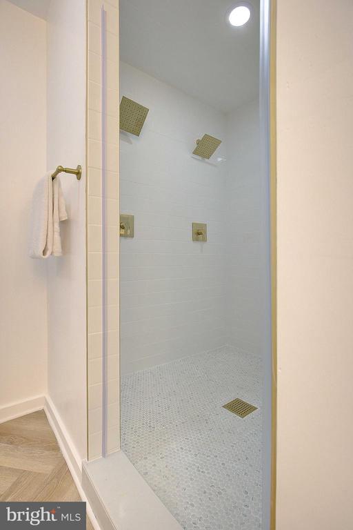 468 RIVERVIEW DRIVE
