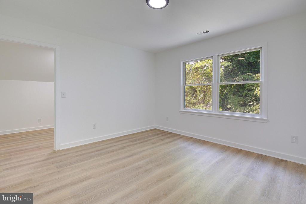 468 RIVERVIEW DRIVE