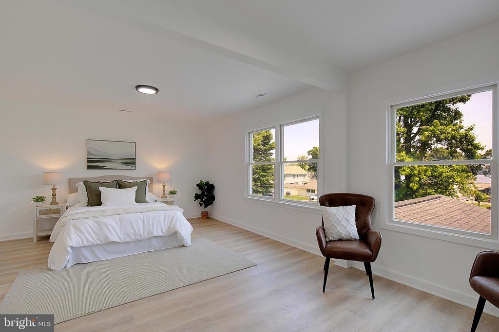 468 RIVERVIEW DRIVE