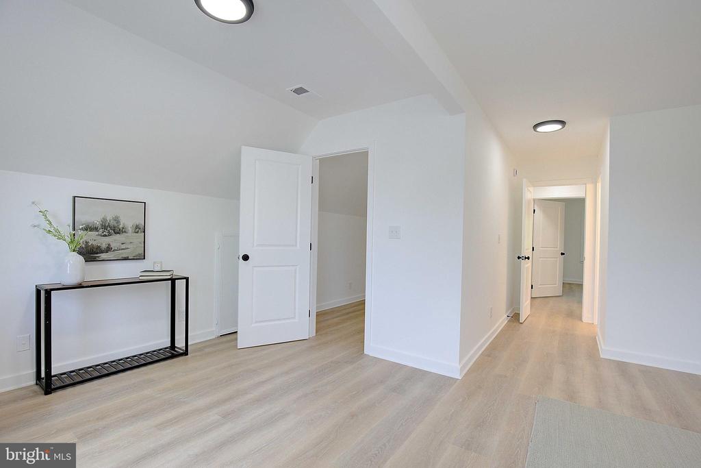 468 RIVERVIEW DRIVE
