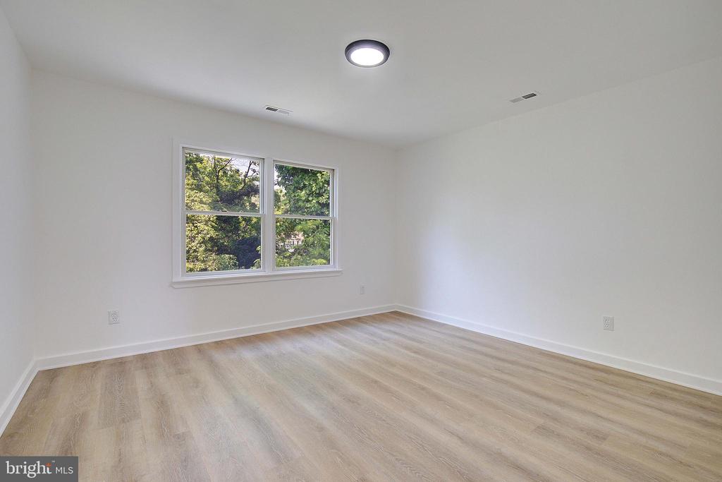 468 RIVERVIEW DRIVE