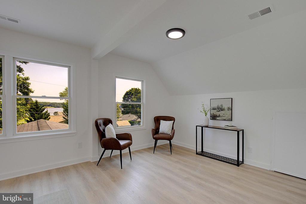 468 RIVERVIEW DRIVE