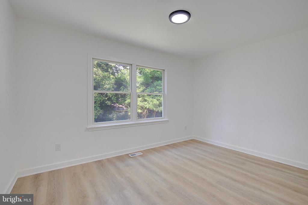 468 RIVERVIEW DRIVE