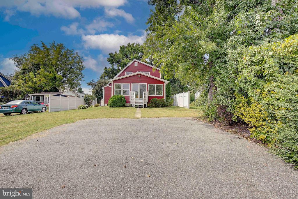 468 RIVERVIEW DRIVE