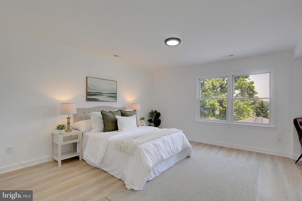 468 RIVERVIEW DRIVE