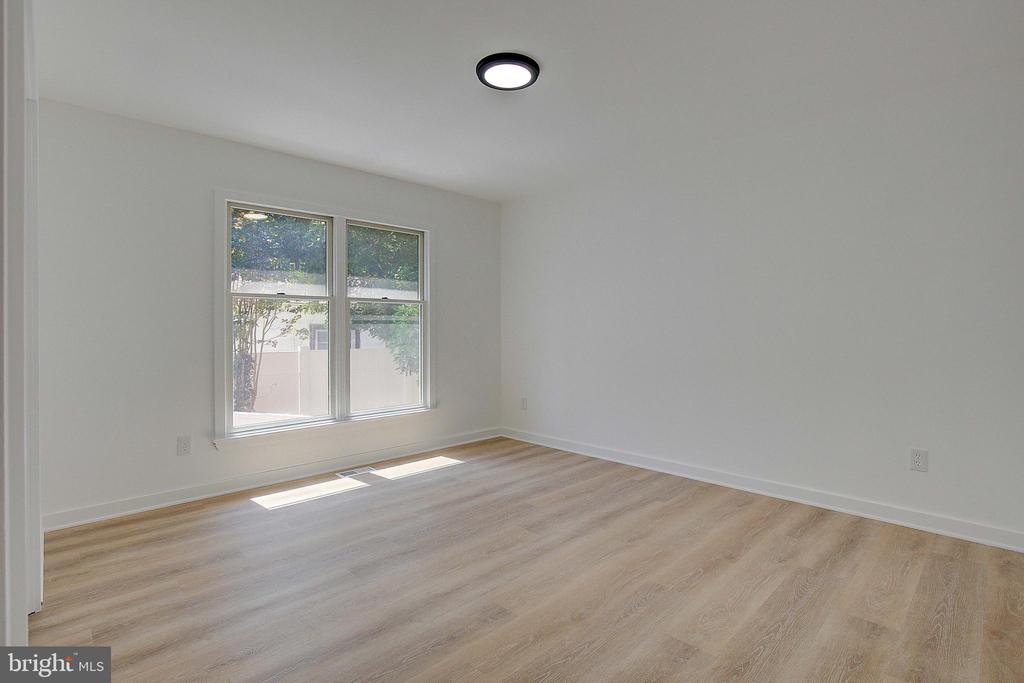 468 RIVERVIEW DRIVE