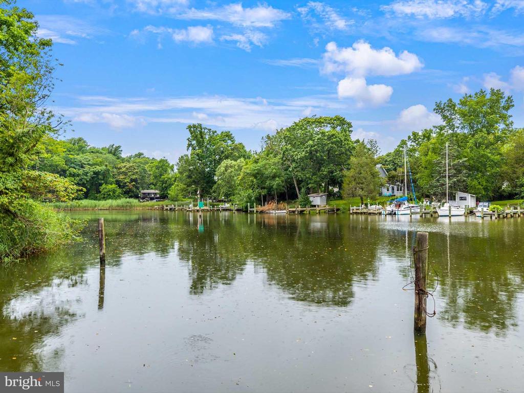 911 BREAKWATER DRIVE