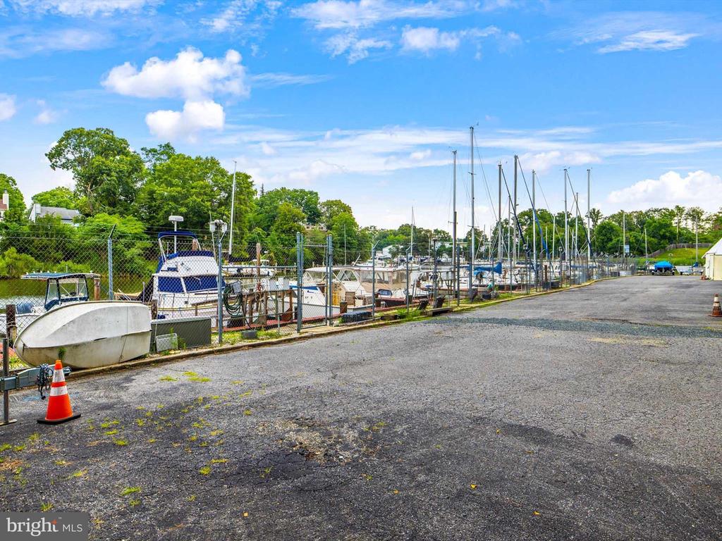 911 BREAKWATER DRIVE