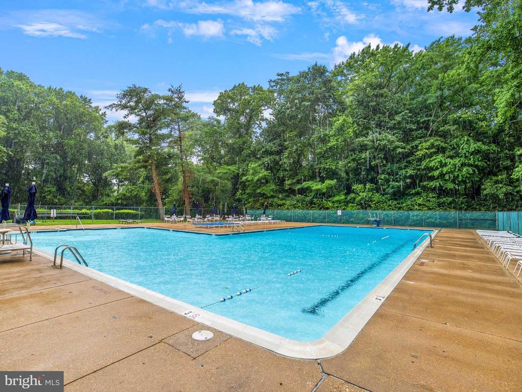 911 BREAKWATER DRIVE