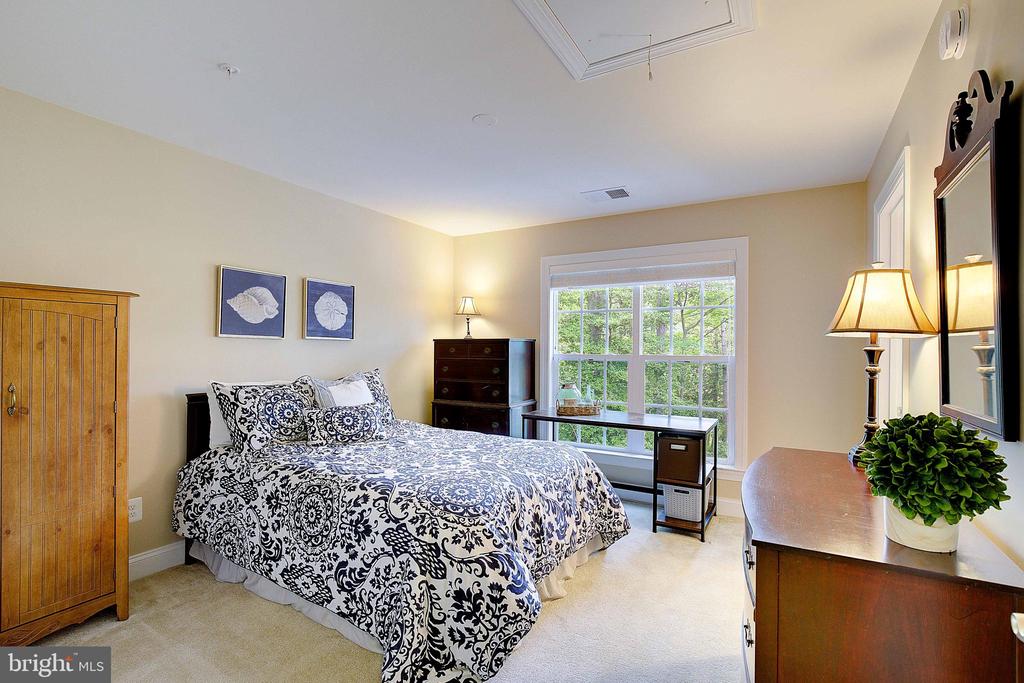 34 CHARTHAM LANE