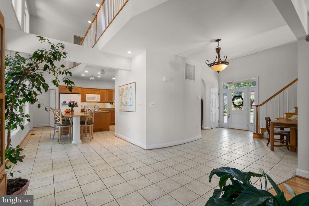 921 LAKE DRIVE