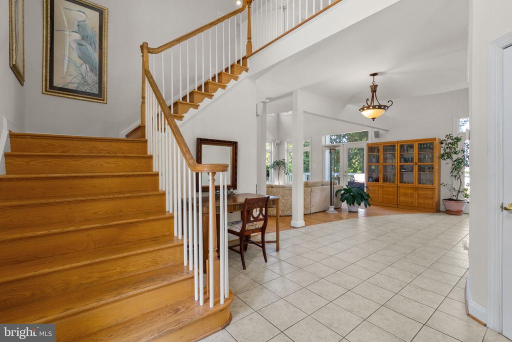 921 LAKE DRIVE