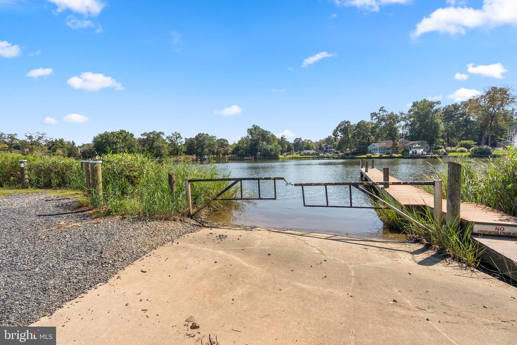 921 LAKE DRIVE