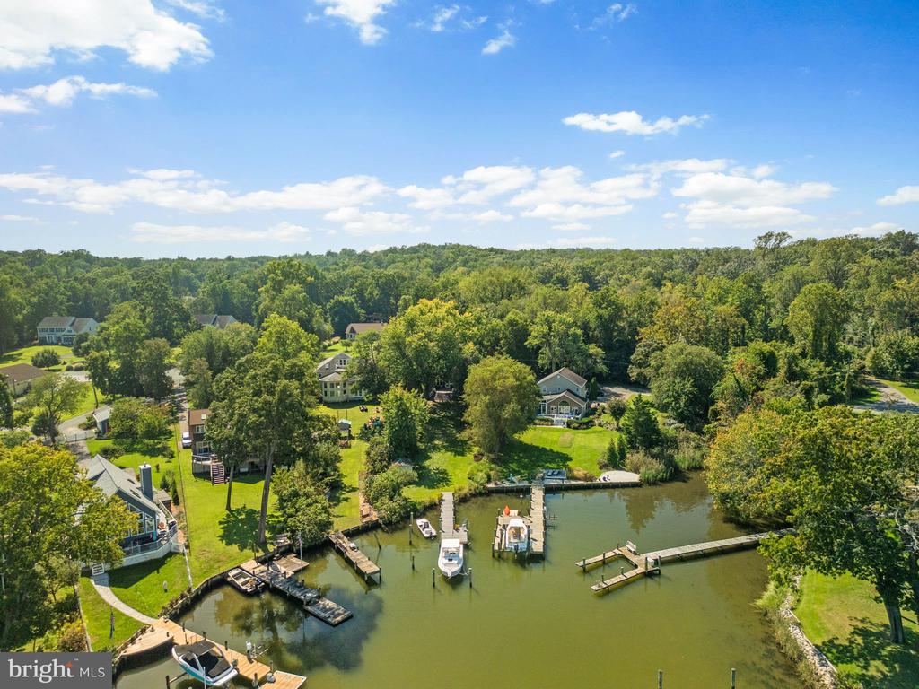 921 LAKE DRIVE