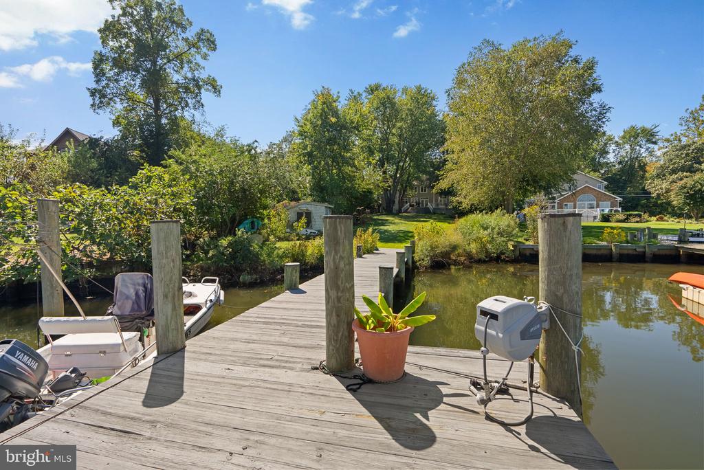 921 LAKE DRIVE