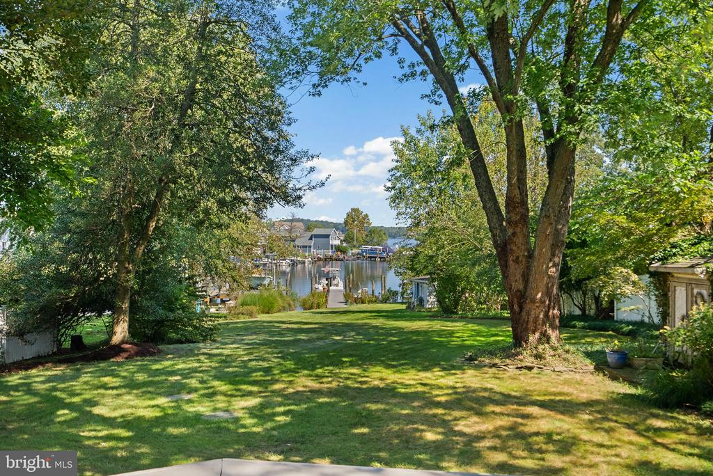 921 LAKE DRIVE
