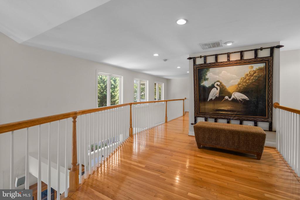 921 LAKE DRIVE