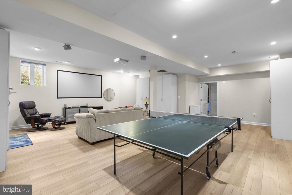 921 LAKE DRIVE