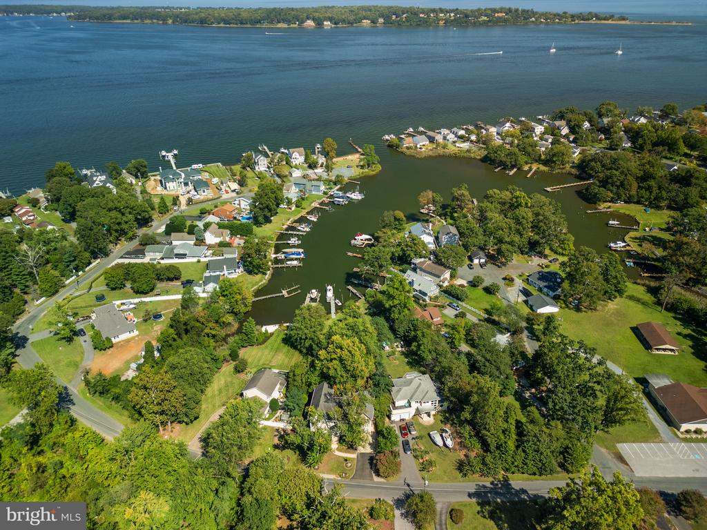 921 LAKE DRIVE