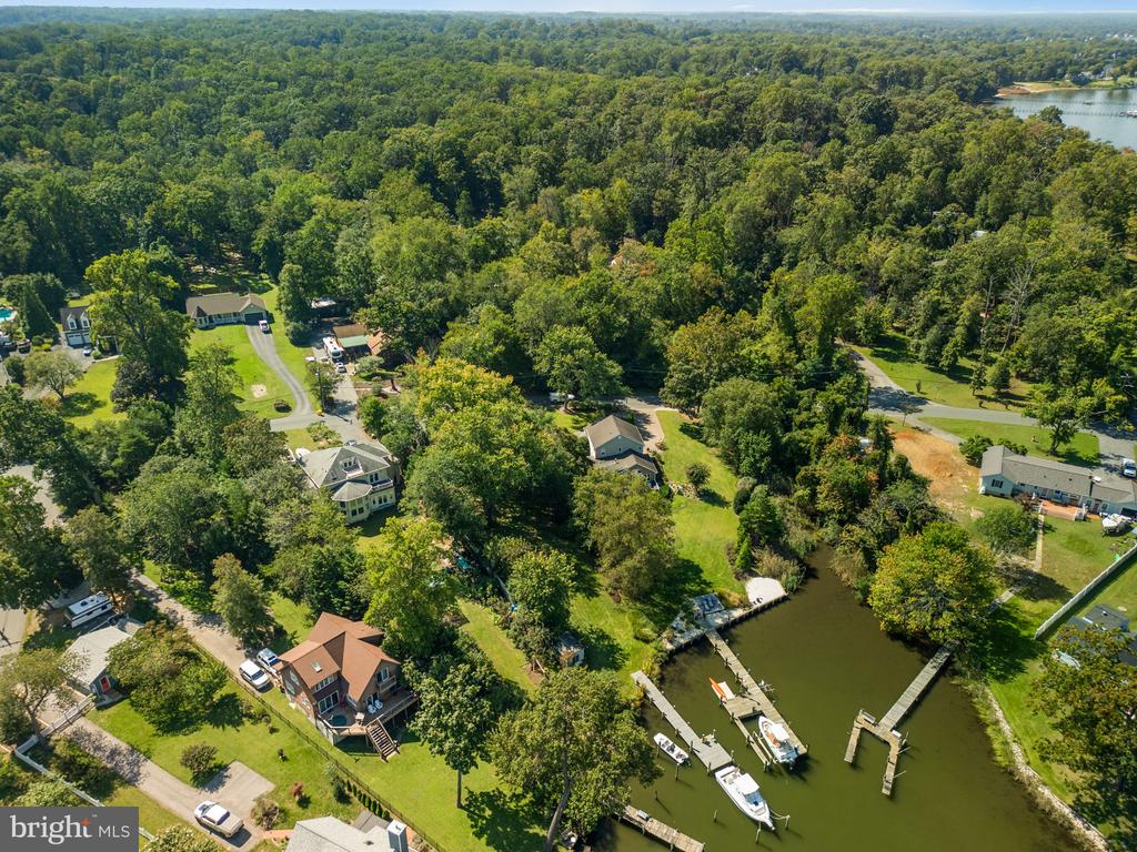 921 LAKE DRIVE