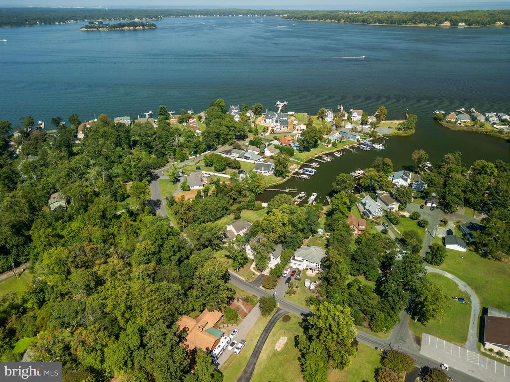 921 LAKE DRIVE
