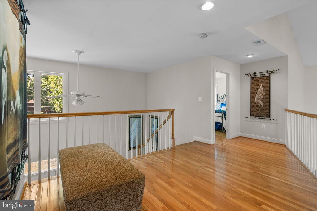 921 LAKE DRIVE