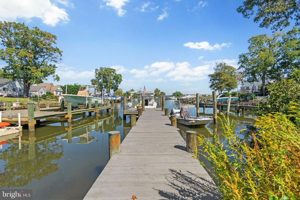 921 LAKE DRIVE