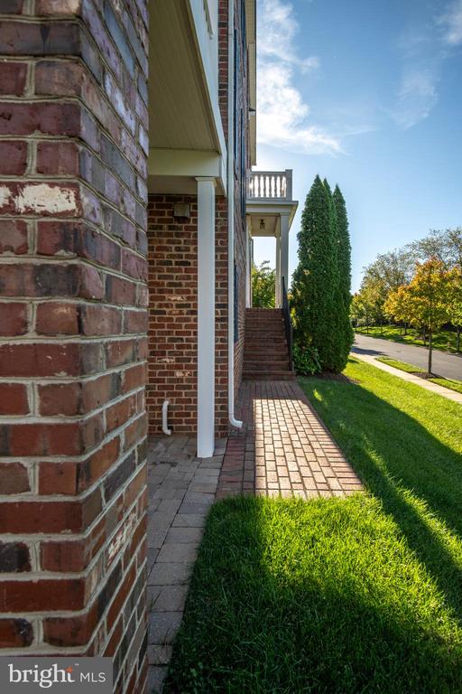 201 BURGUNDY LANE