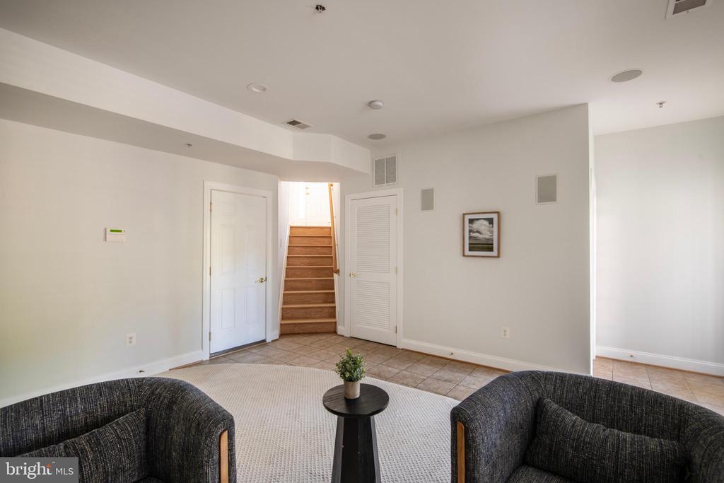 201 BURGUNDY LANE