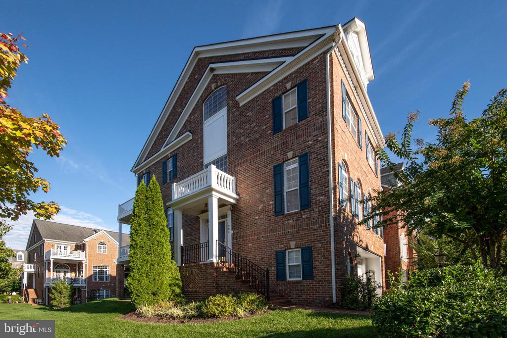 201 BURGUNDY LANE