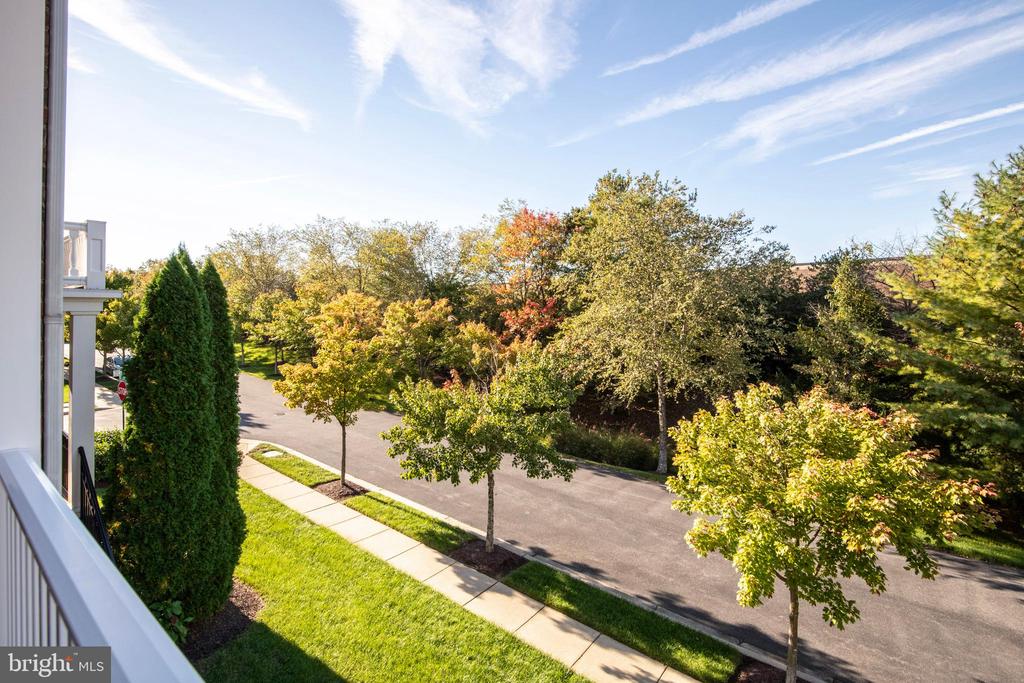 201 BURGUNDY LANE